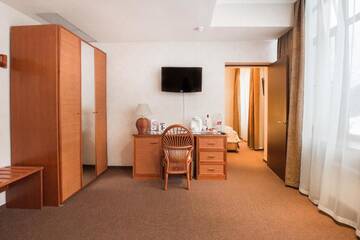 Двухместный номер Делюкс с 1 кроватью в Отеле Arthurs Spa Hotel By Mercure